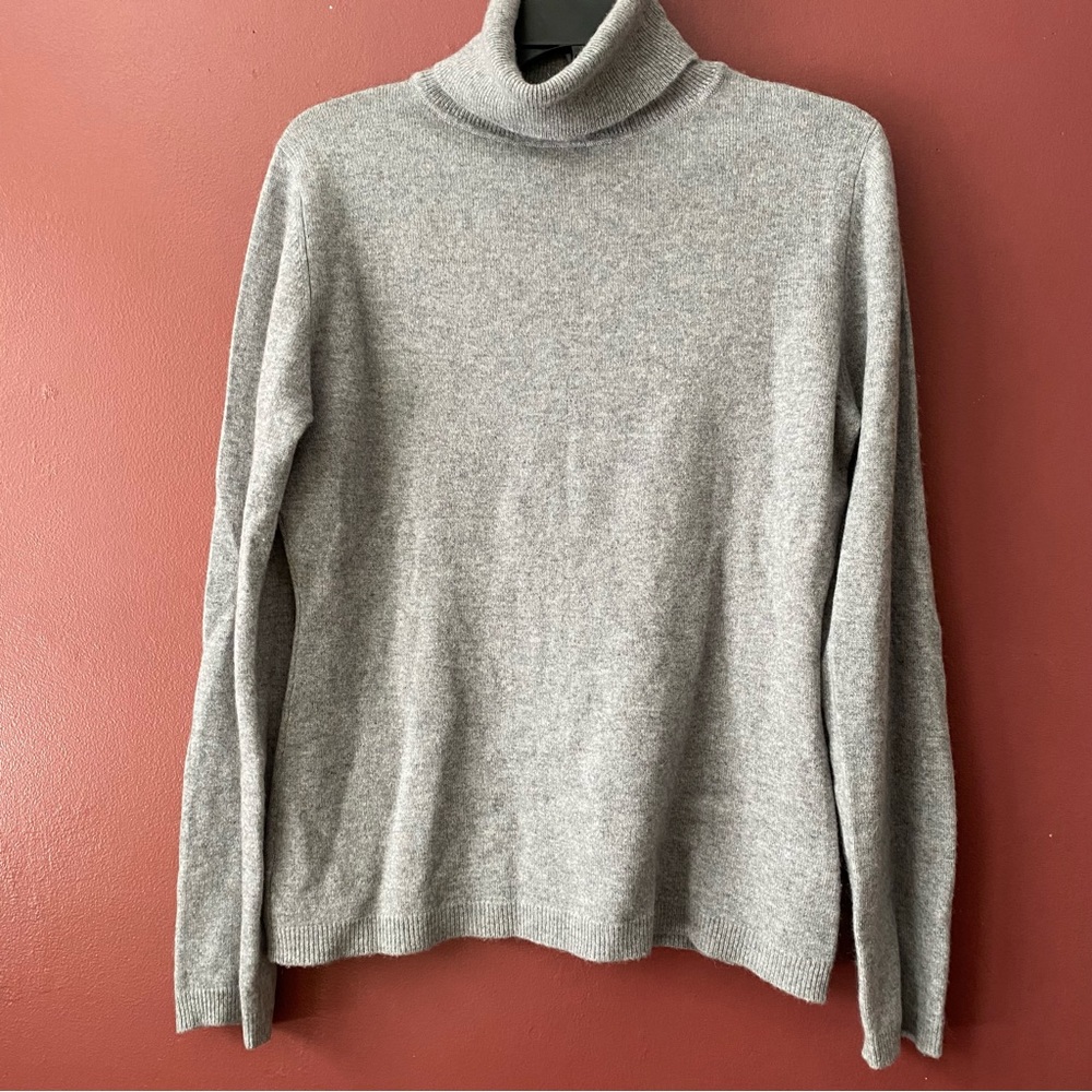 Garnet Hill Women’s Gray Cashmere Long Sleeve Lightweight Turtleneck Sweater M